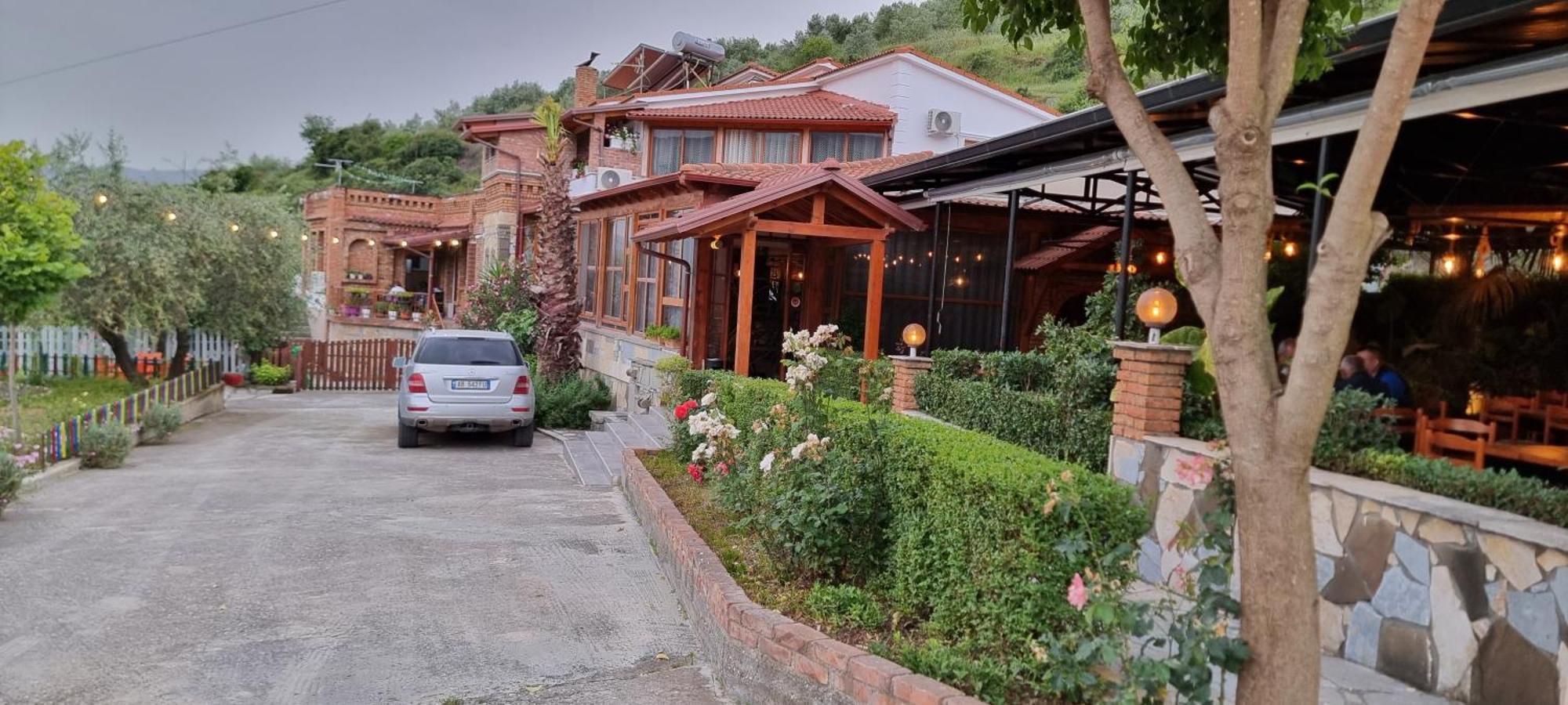 Salillari Guest House 베라트 외부 사진